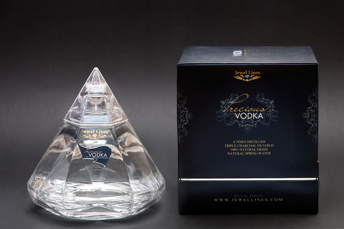 Precious Vodka Jewel Line Luxury Box / 40% Vol. 0,7l / 6 x destilled Wodka